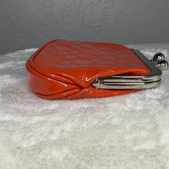 🧡Coach Orange Embossed Kisslock Coin Purse.🧡 - Picture 4 of 7
